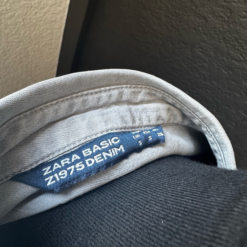 Zara Basic Light Wash Denim Button Down Shirt Wom… - image 4